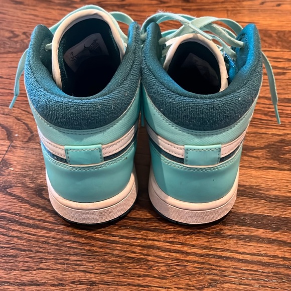 Jordan Womens AIR JORDAN 1 MID SE Green | Womens 7 - Picture 8 of 14